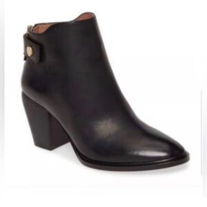 Louise et Cie Black Leather Ankle Boot Size US 9 EU 40 Gold Hardware Zip Closure